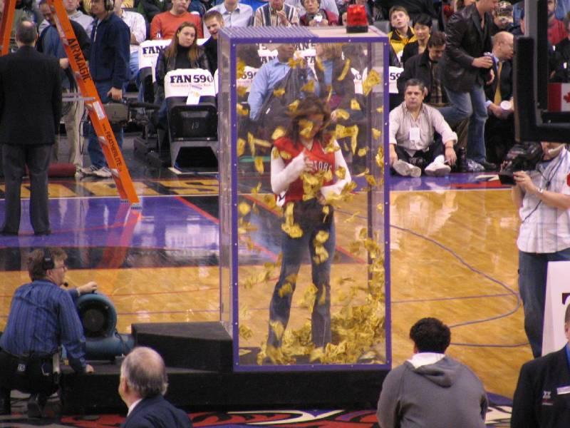 Raptors - 02.04.2005 067.jpg